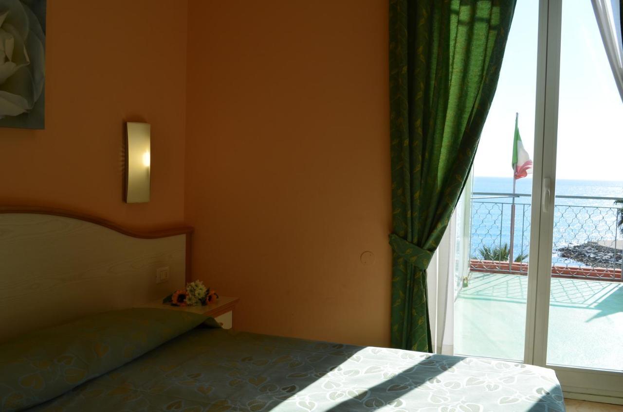 Hotel Moresco Marina dʼMarina dʼAndora Екстериор снимка